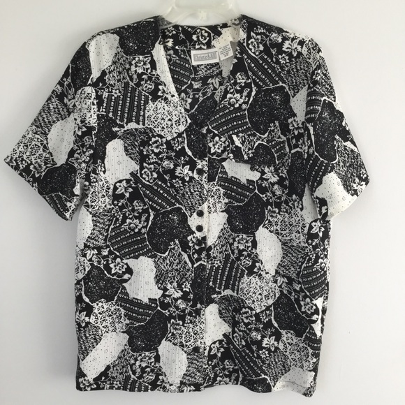Christie & Jill Tops - Black & White Print Short Sleeve Button Down Shirt